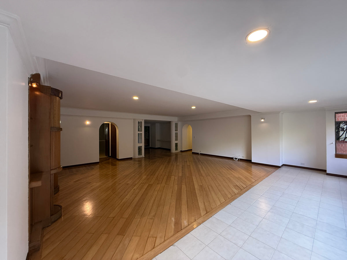 Apartamento de 241 m² para remodelar en Loma de Los Balsos, El Poblado