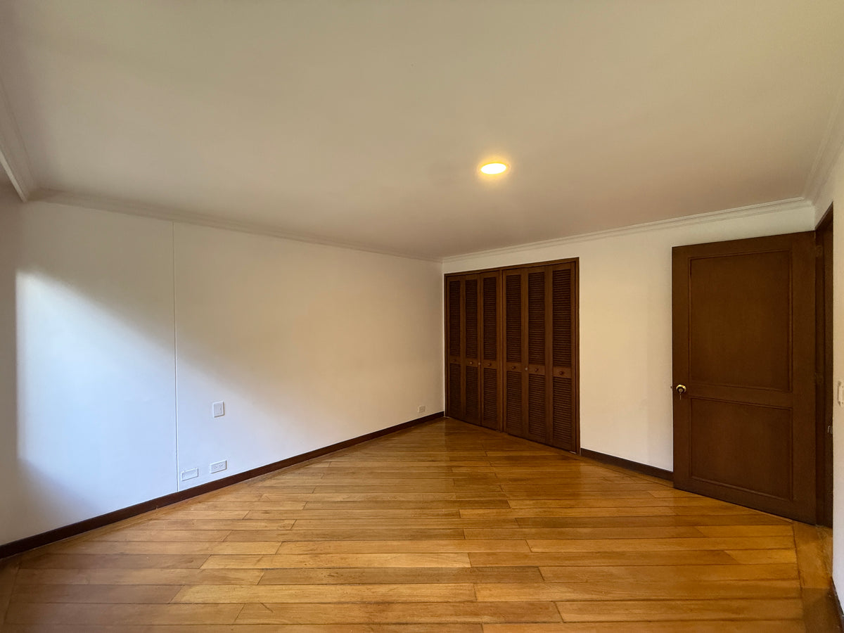 Apartamento de 241 m² para remodelar en Loma de Los Balsos, El Poblado