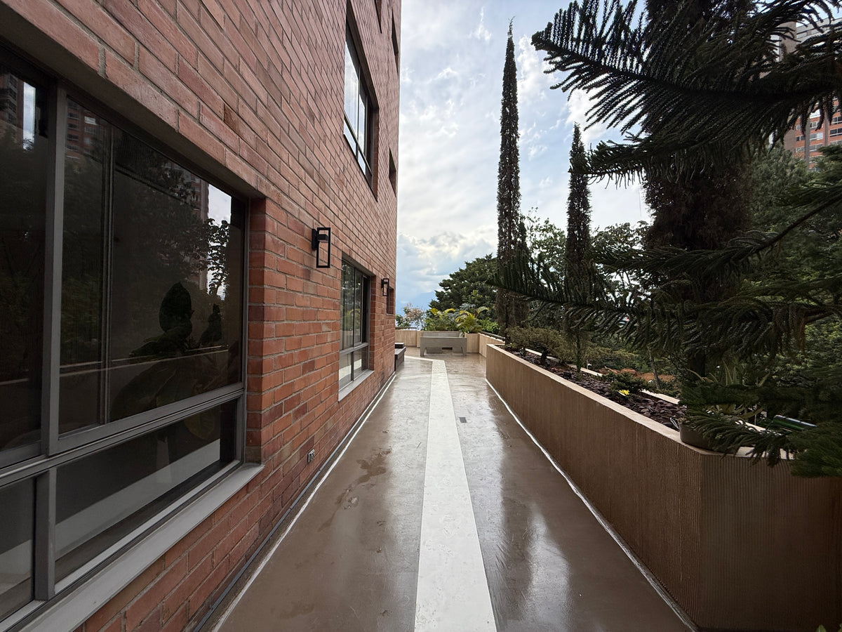 Apartamento con Terraza Privada, Jacuzzi y Turco en Del Este | 232 m² + 227 m²