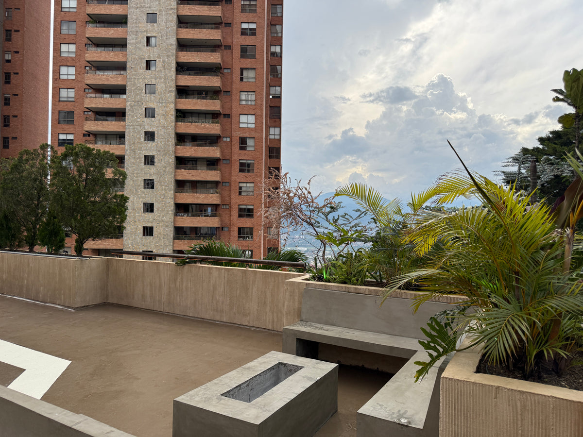 Apartamento con Terraza Privada, Jacuzzi y Turco en Del Este | 232 m² + 227 m²