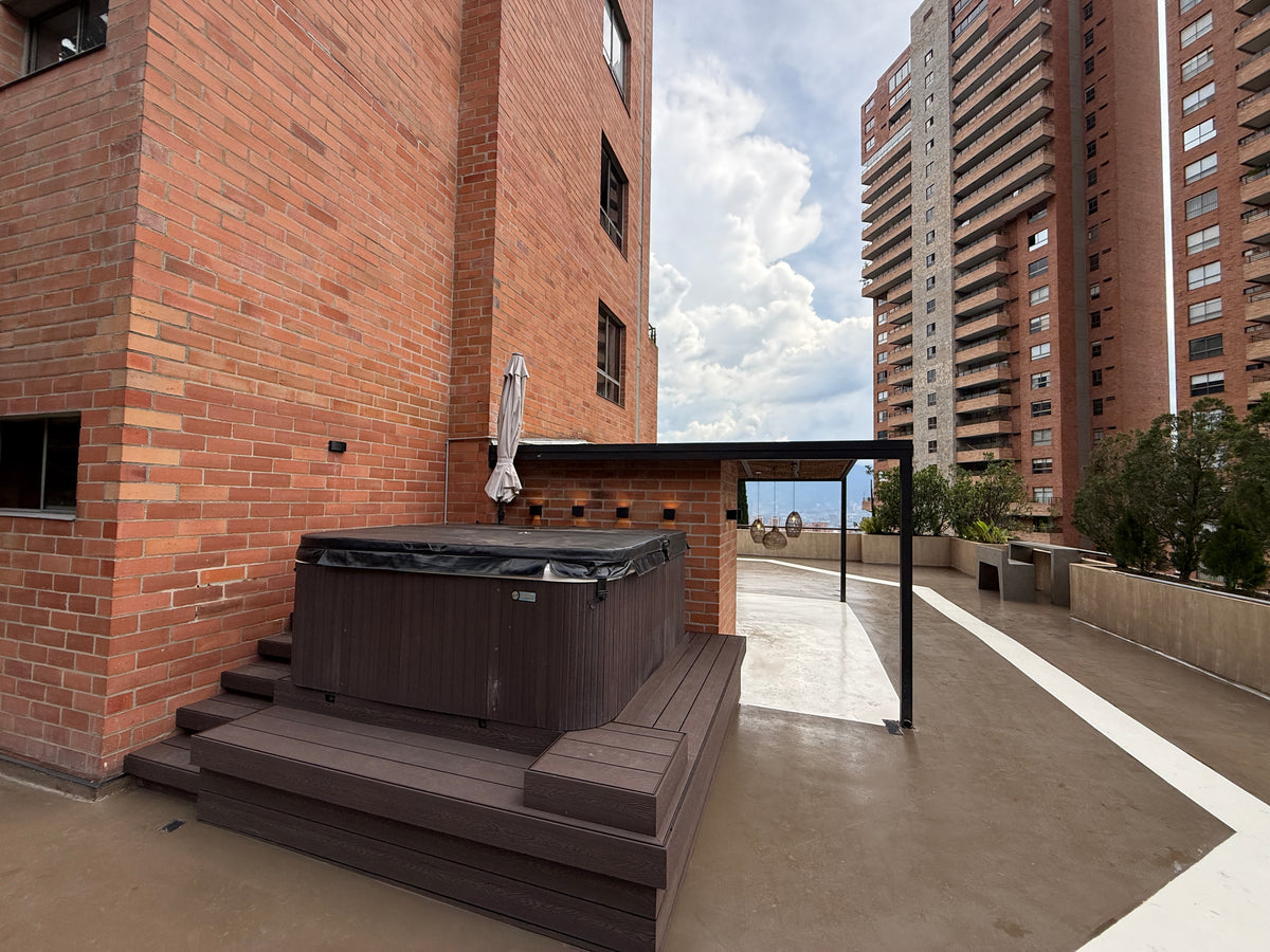 Apartamento con Terraza Privada, Jacuzzi y Turco en Del Este | 232 m² + 227 m²