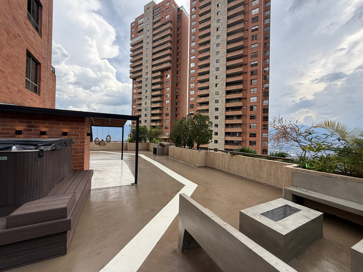 Apartamento con Terraza Privada, Jacuzzi y Turco en Del Este | 232 m² + 227 m²