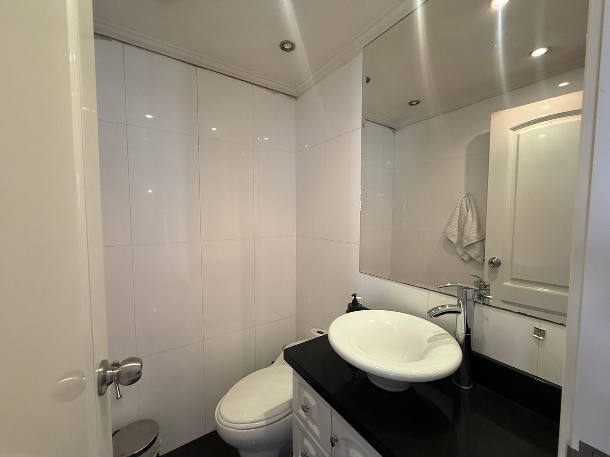 Penthouse con terraza en Milla de Oro oportunidad para remodelar | 7 Habitaciones, Ascensor Privado y Amenidades
