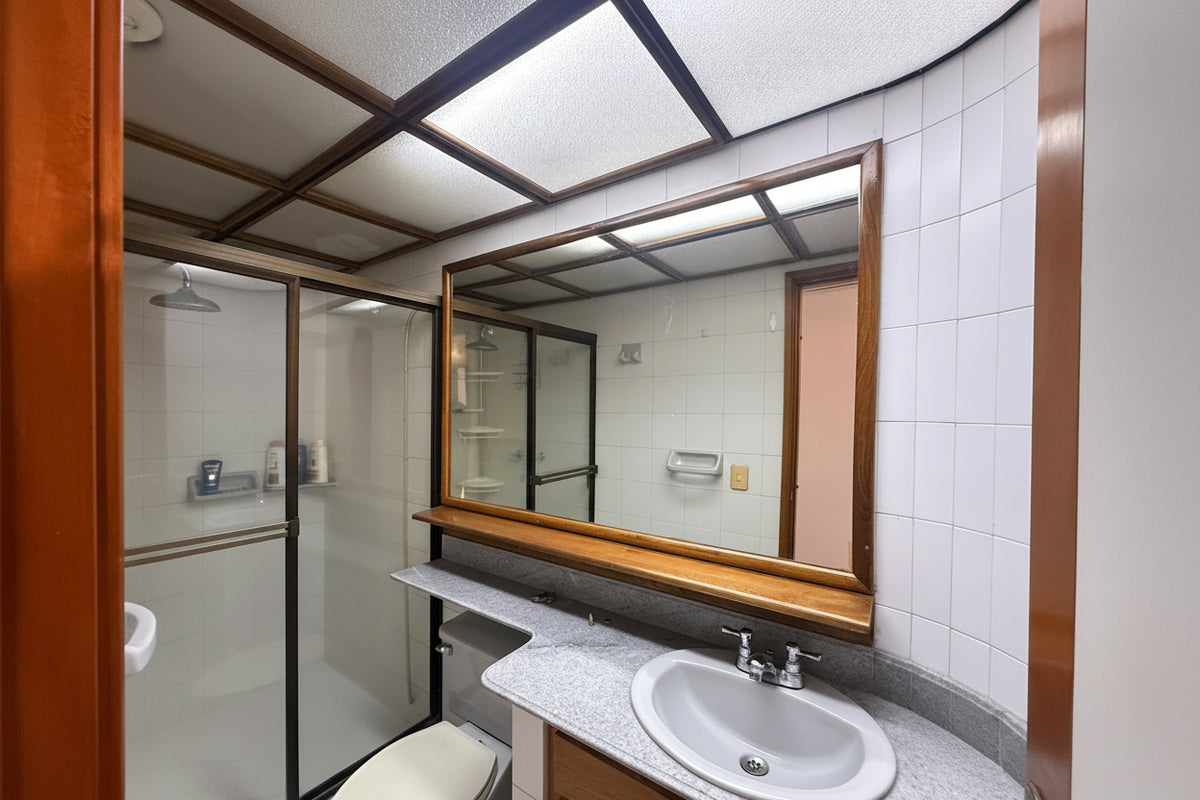 Penthouse con terraza en Milla de Oro oportunidad para remodelar | 7 Habitaciones, Ascensor Privado y Amenidades