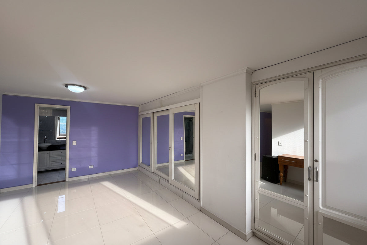 Penthouse con terraza en Milla de Oro oportunidad para remodelar | 7 Habitaciones, Ascensor Privado y Amenidades