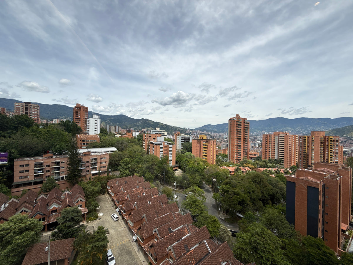 Penthouse en San Lucas Medellín | 420 m², Terraza, Piscina Privada y Amoblado