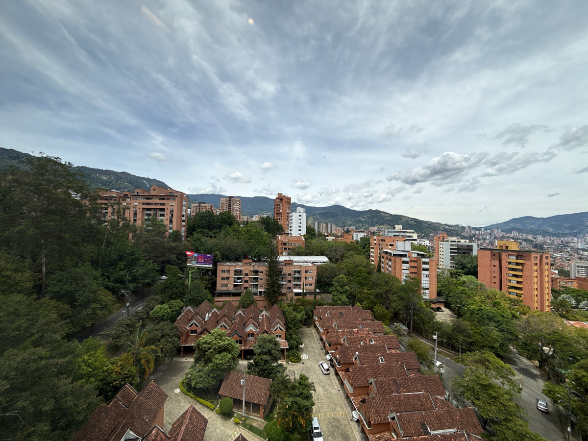 Penthouse en San Lucas Medellín | 420 m², Terraza, Piscina Privada y Amoblado