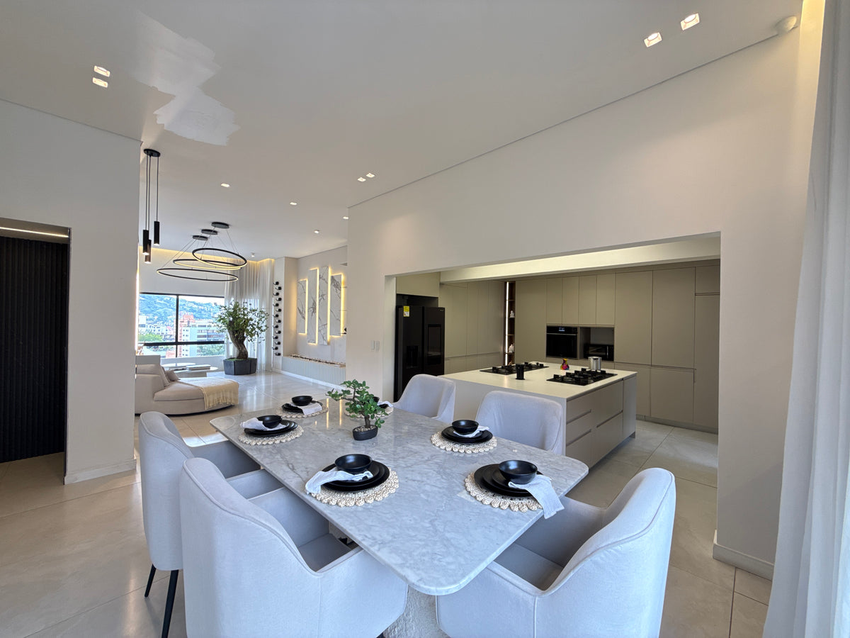 Penthouse en San Lucas Medellín | 420 m², Terraza, Piscina Privada y Amoblado