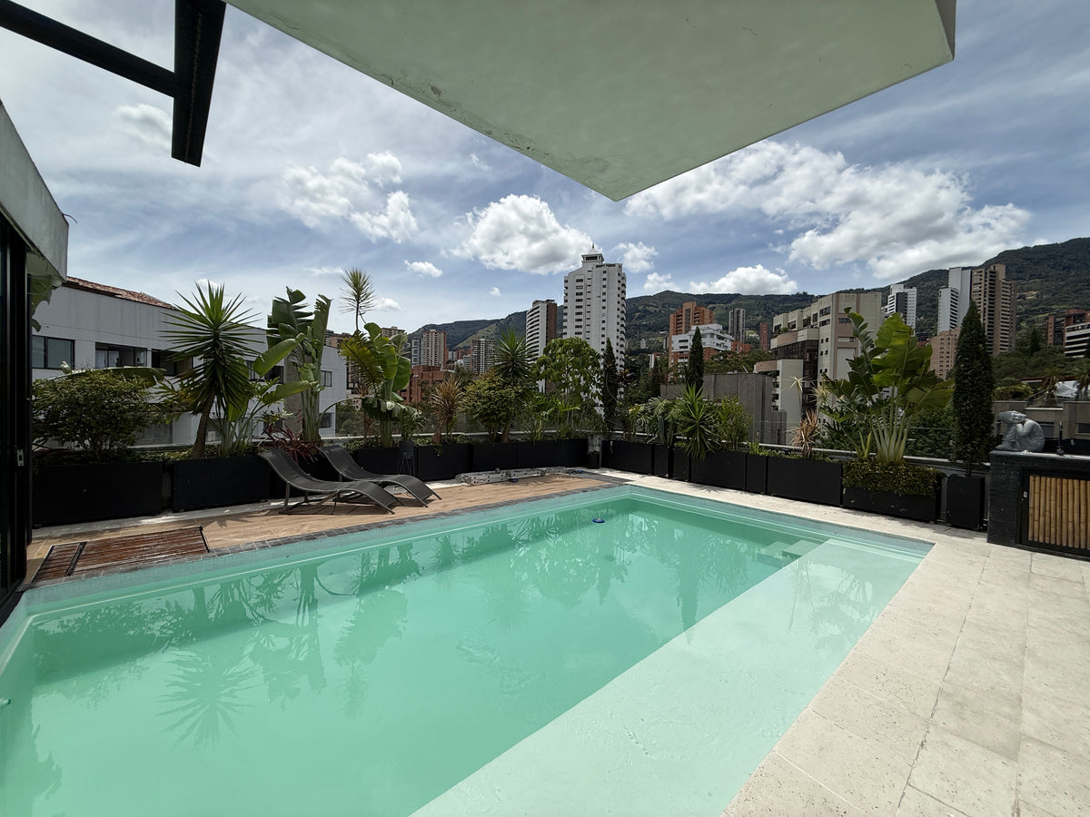 Penthouse en San Lucas Medellín | 420 m², Terraza, Piscina Privada y Amoblado