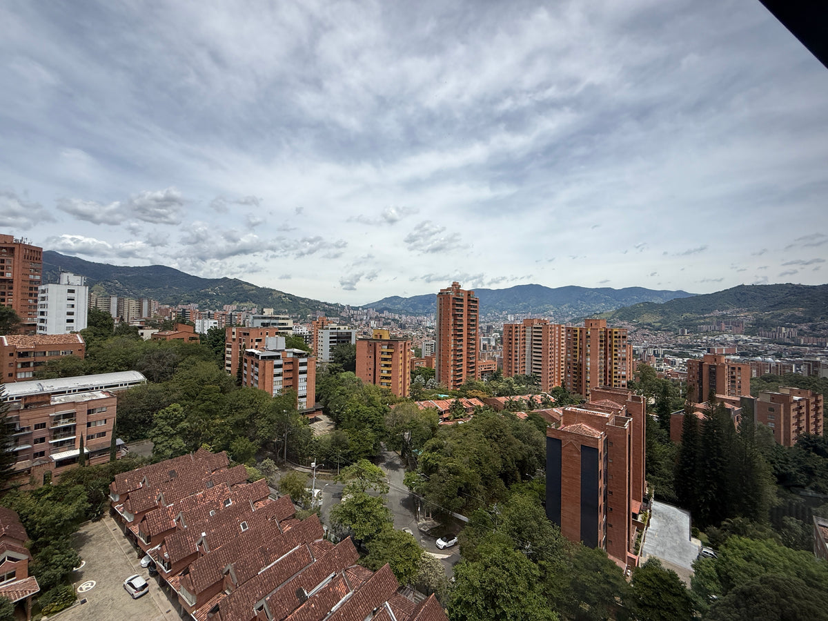 Penthouse en San Lucas Medellín | 420 m², Terraza, Piscina Privada y Amoblado