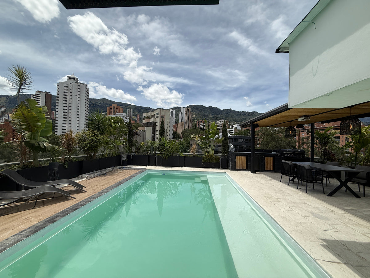Penthouse en San Lucas Medellín | 420 m², Terraza, Piscina Privada y Amoblado