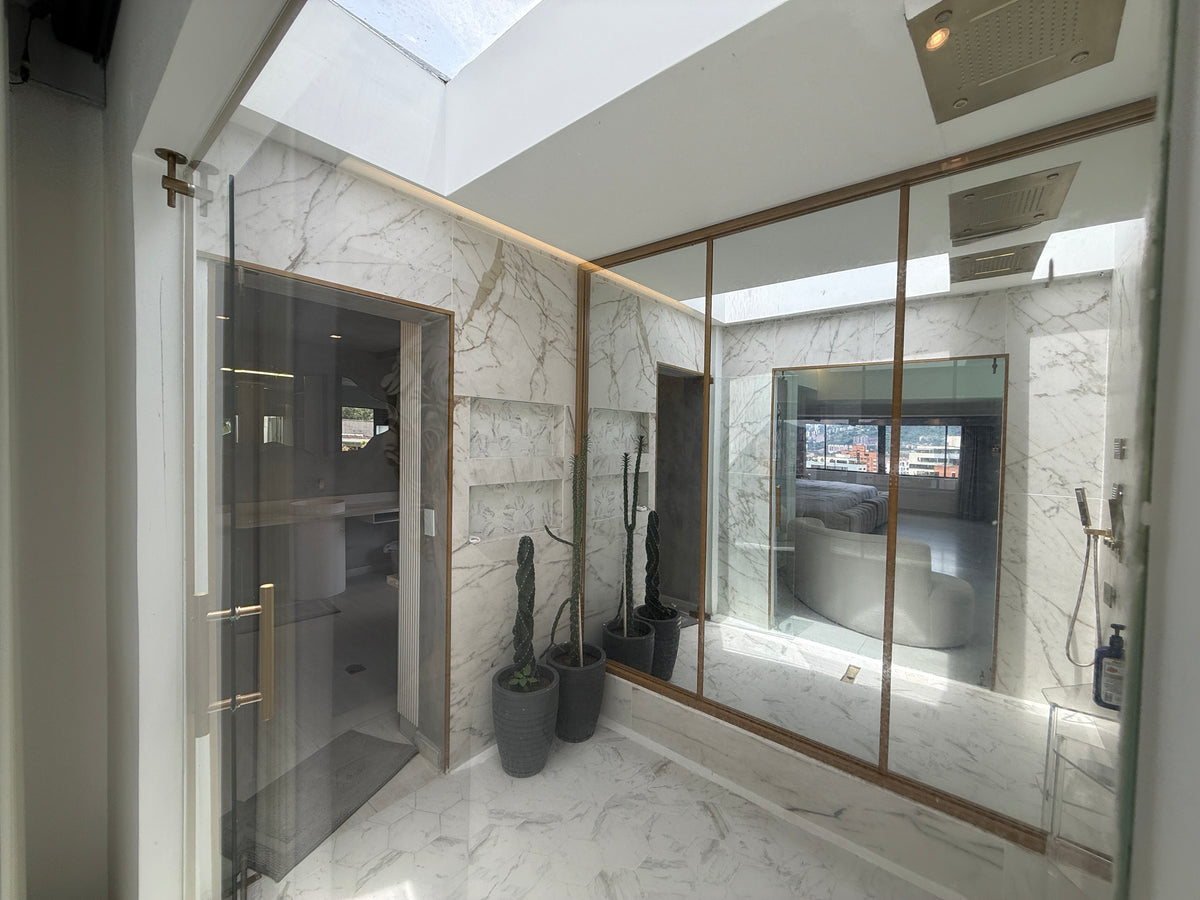Penthouse en San Lucas Medellín | 420 m², Terraza, Piscina Privada y Amoblado