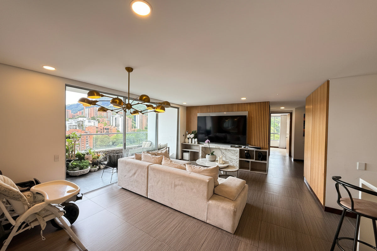 Apartamento en piso alto con vista panorámica en Los Balsos
