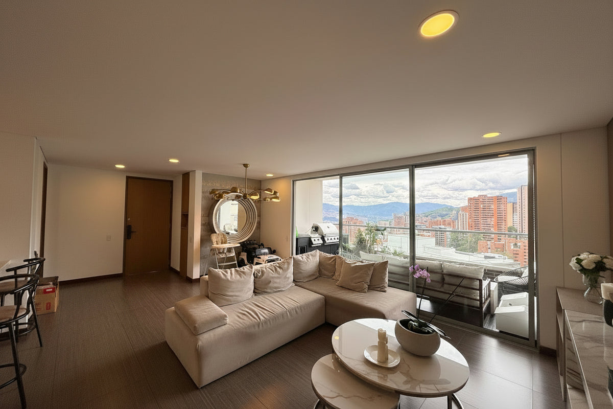 Apartamento en piso alto con vista panorámica en Los Balsos