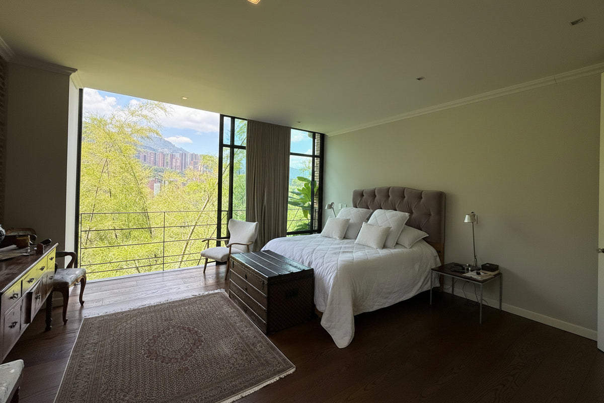 Exclusivo apartamento de 256 m² con estudio y 3 parqueaderos en El Poblado