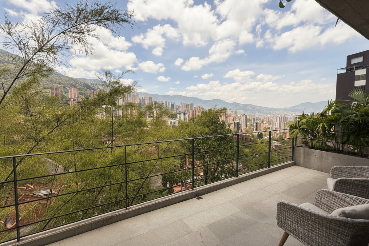 Exclusivo apartamento de 256 m² con estudio y 3 parqueaderos en El Poblado