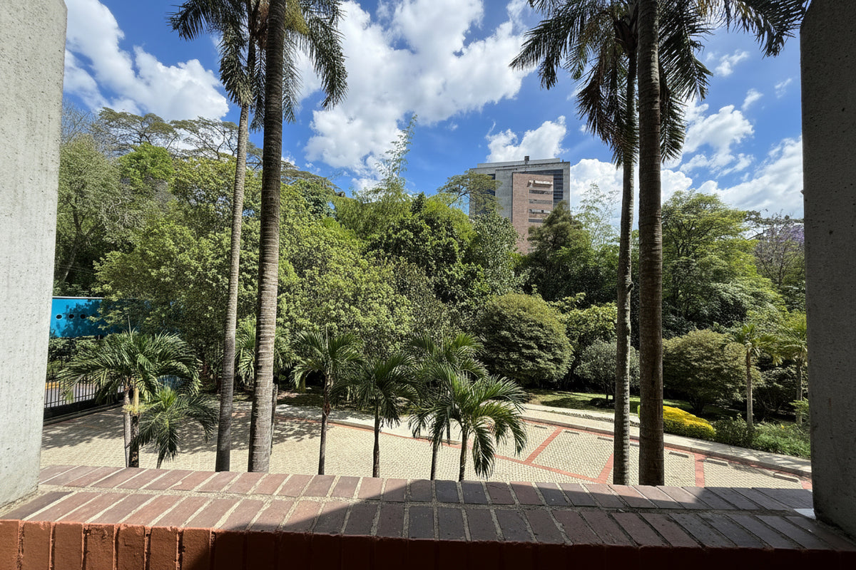 Apartamento muy amplio de 296 m² con terraza Sector Altos del Poblado