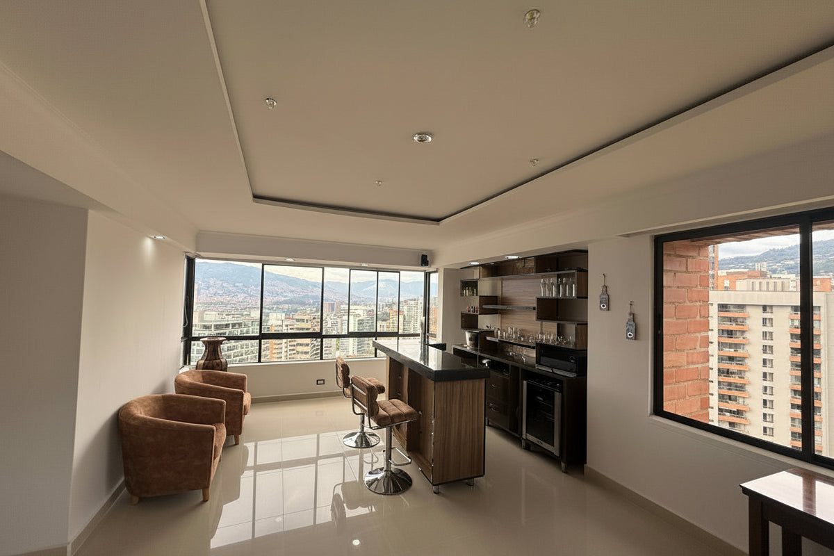 Penthouse oportunidad para remodelar 380 m² cerca al Mall Santa Fe | El Poblado