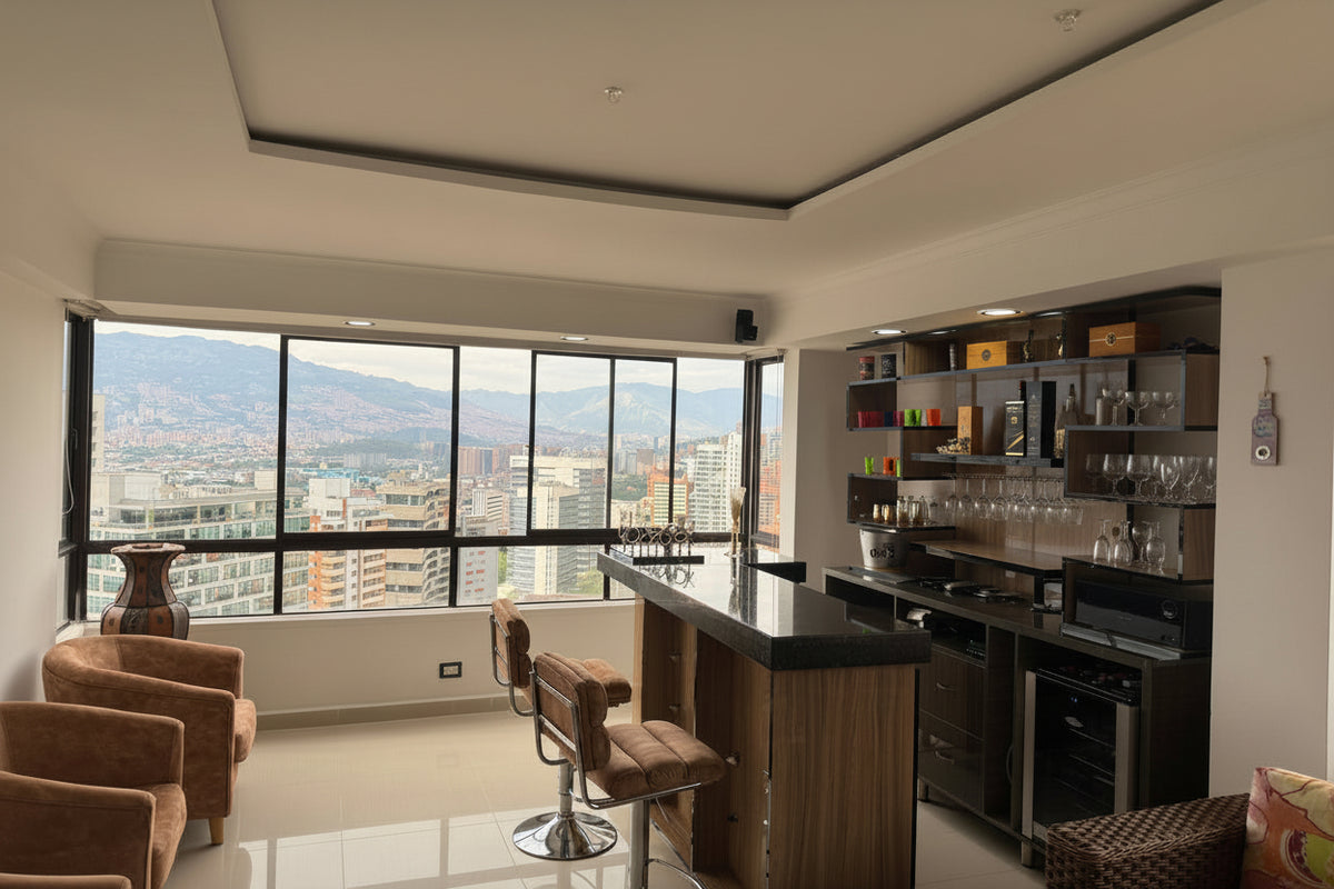 Penthouse oportunidad para remodelar 380 m² cerca al Mall Santa Fe | El Poblado
