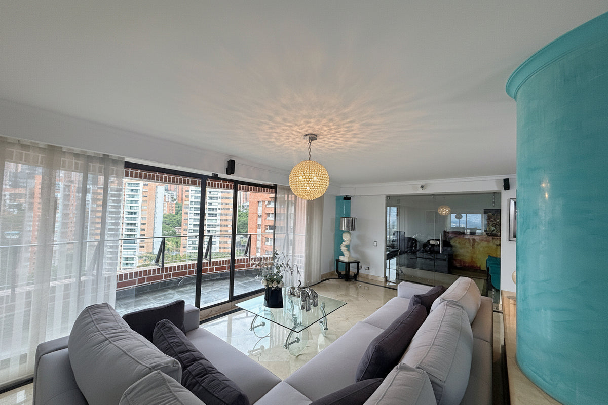 Penthouse oportunidad para remodelar 380 m² cerca al Mall Santa Fe | El Poblado