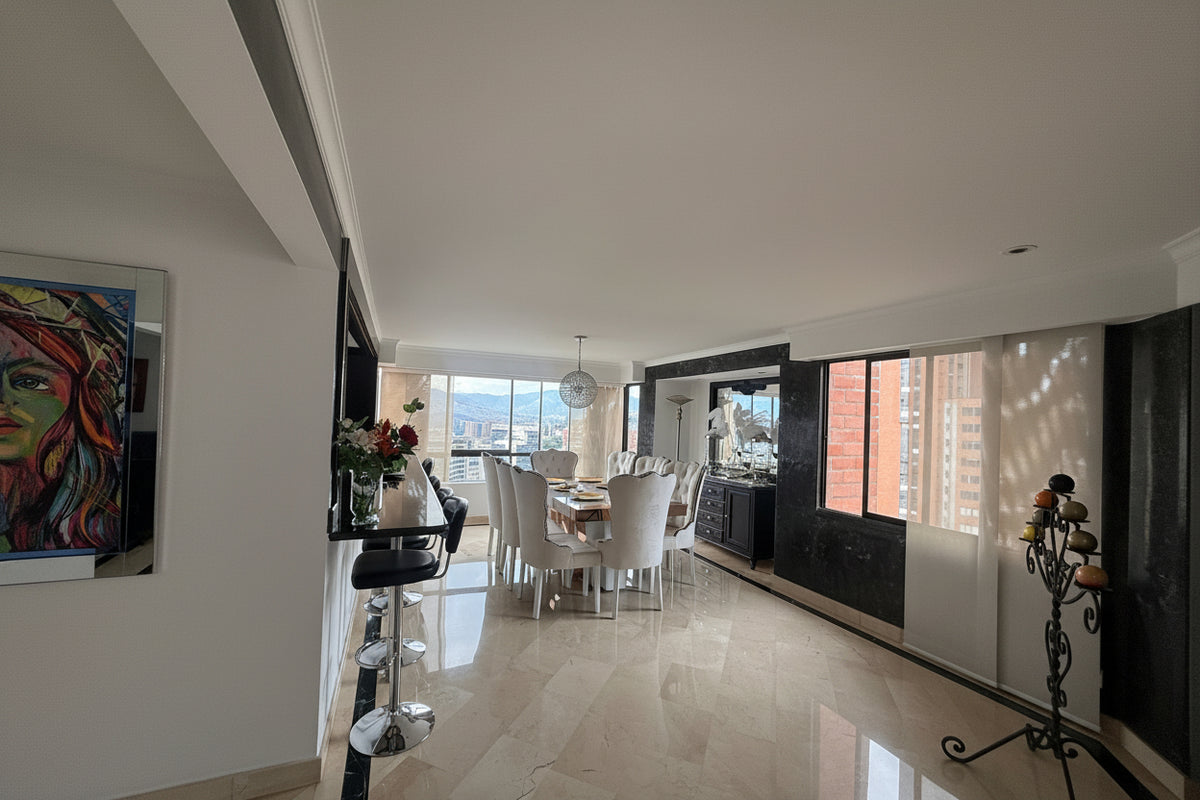 Penthouse oportunidad para remodelar 380 m² cerca al Mall Santa Fe | El Poblado