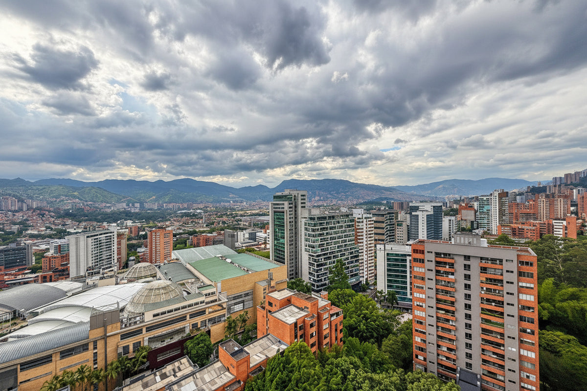 Penthouse oportunidad para remodelar 380 m² cerca al Mall Santa Fe | El Poblado