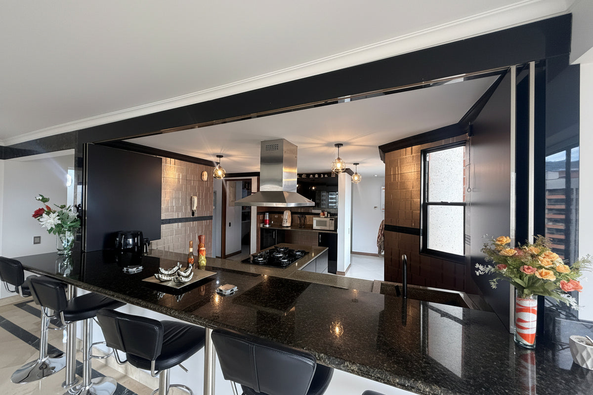 Penthouse oportunidad para remodelar 380 m² cerca al Mall Santa Fe | El Poblado