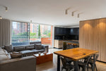 Apartamento de 102 m² con terraza de 159 m² de uso exclusivo sector Loma Los Parra