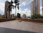 Apartamento de 102 m² con terraza de 159 m² de uso exclusivo sector Loma Los Parra