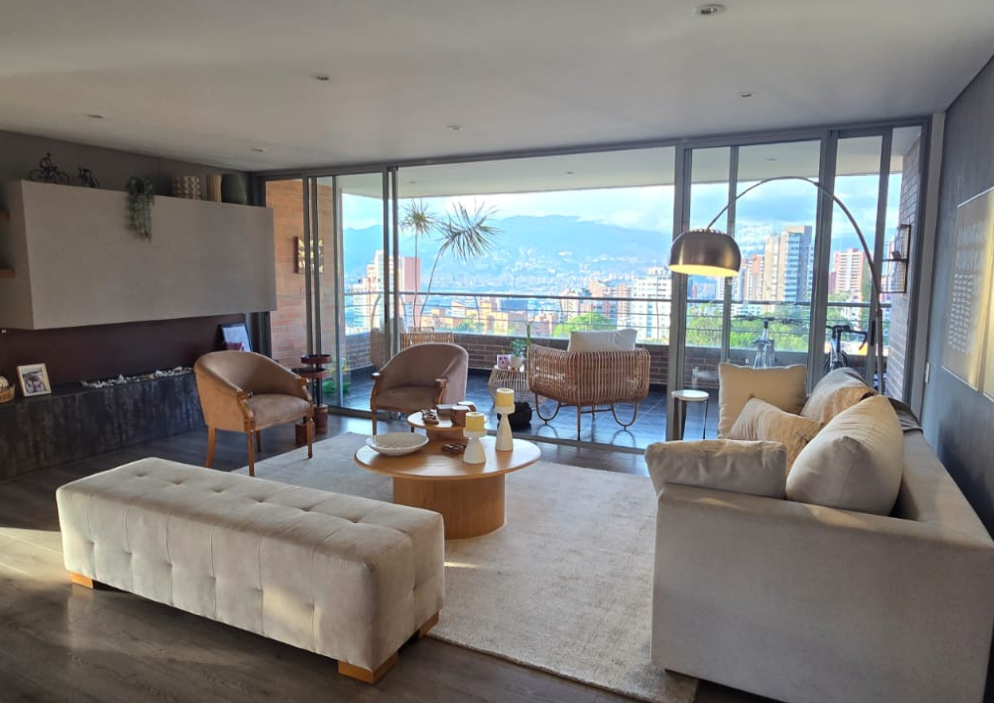 Apartamento con balcón y zonas comunes Sector Los Balsos