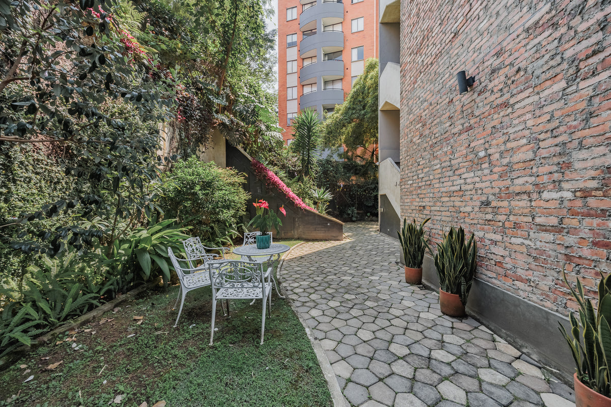 Boutique Apartment with Terrace, Vizcaya Sector, 3 BR 