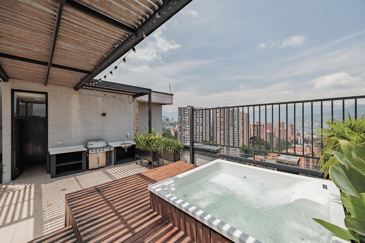 Boutique Apartment with Terrace, Vizcaya Sector, 3 BR 