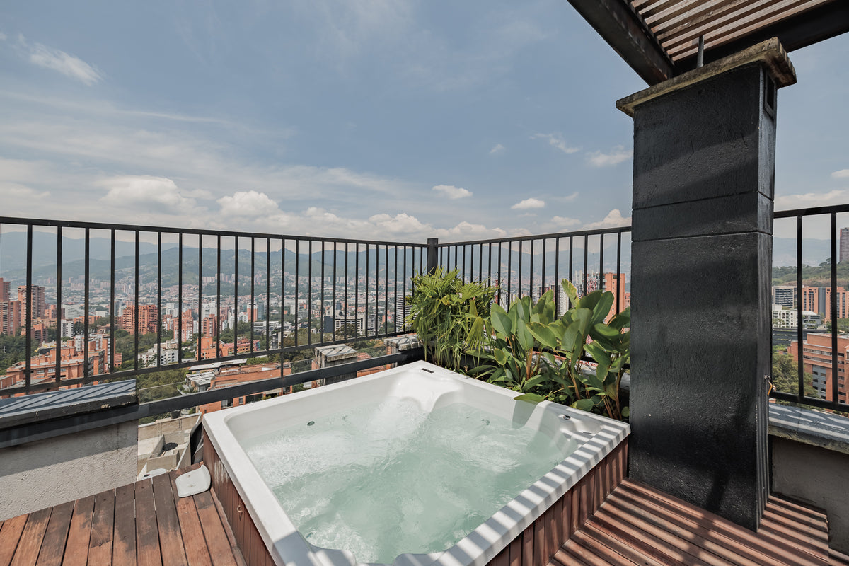 Boutique Apartment with Terrace, Vizcaya Sector, 3 BR 