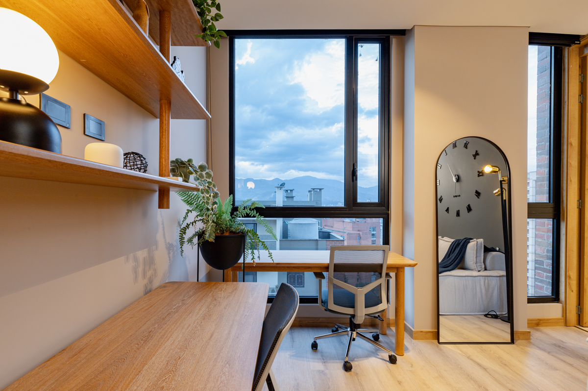 Apartamento amplio en Milla de Oro con entorno natural y excelente ubicación