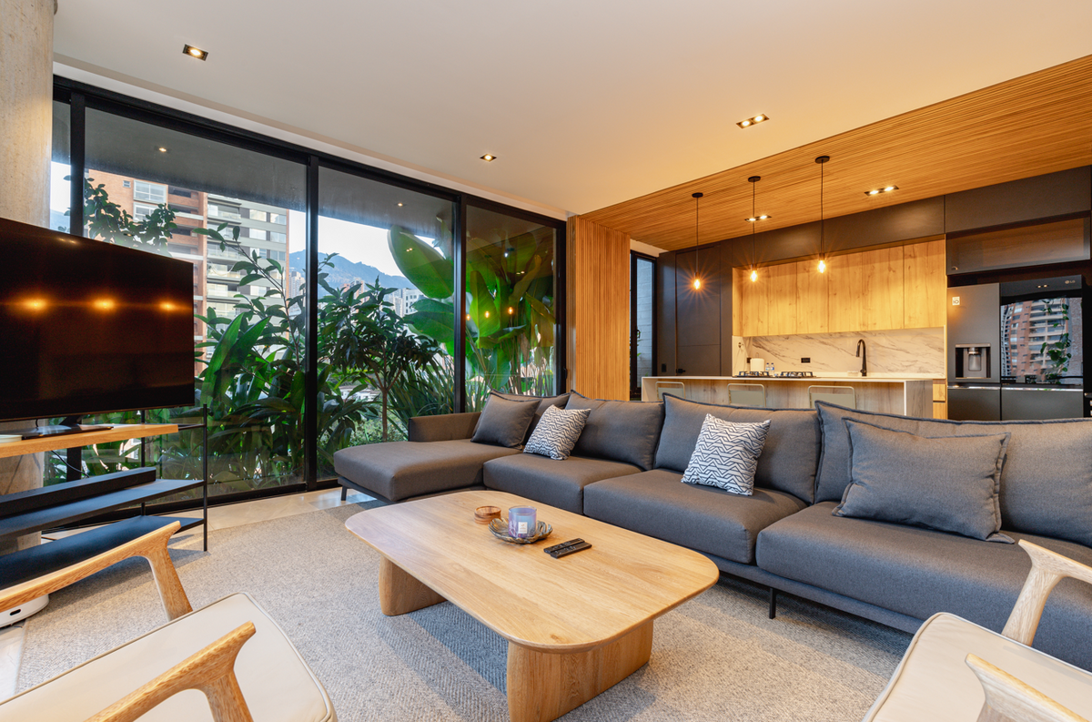 Apartamento amplio en Milla de Oro con entorno natural y excelente ubicación