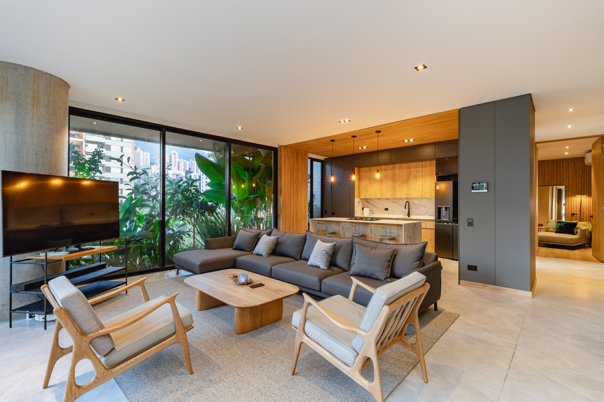 Apartamento amplio en Milla de Oro con entorno natural y excelente ubicación