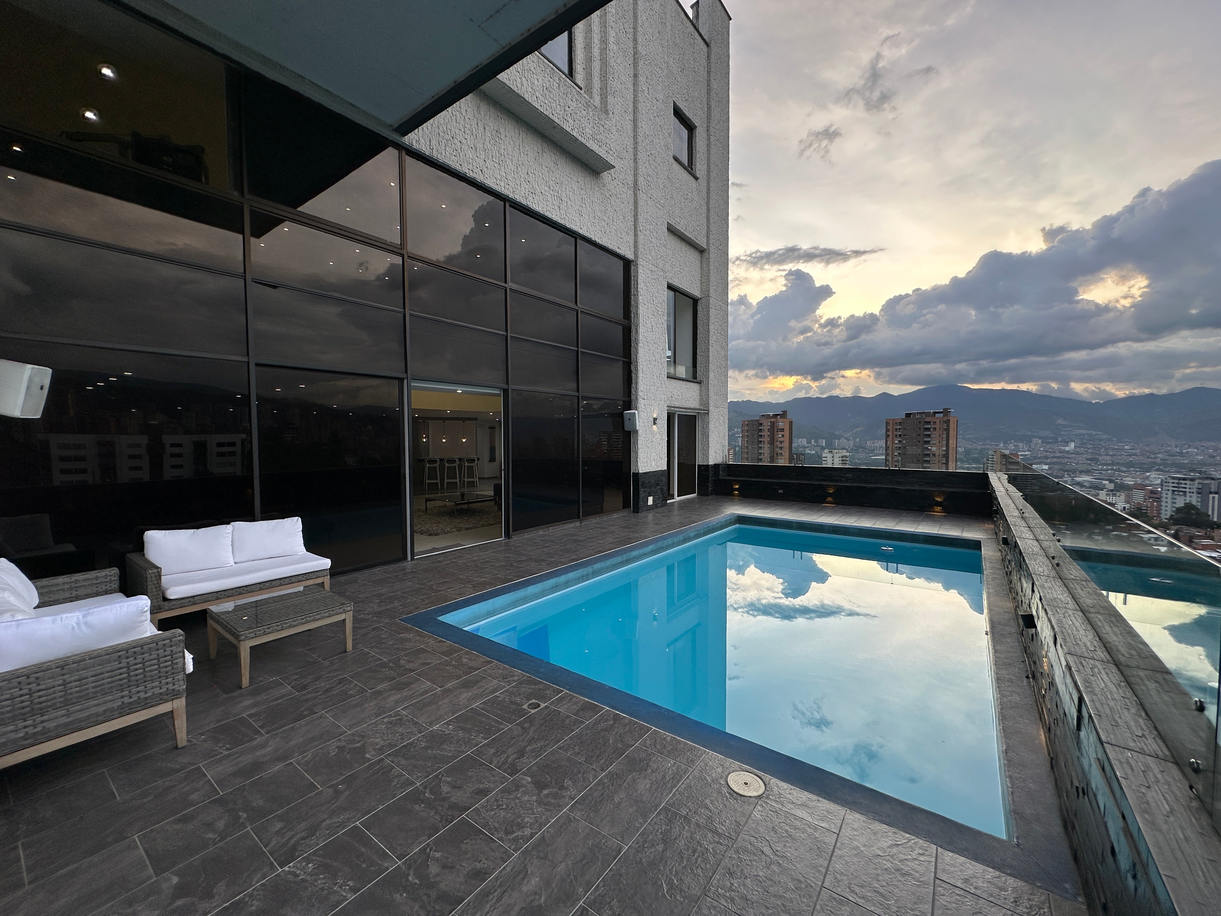 Boutique Apartment in El Poblado near El Tesoro Shopping Center 2 BR (Copy) 