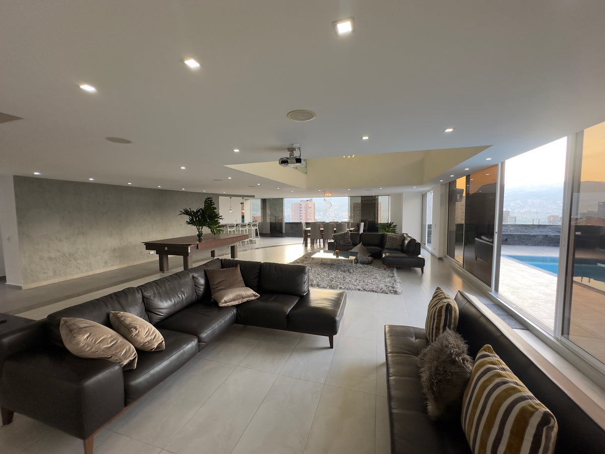 Boutique Apartment in El Poblado near El Tesoro Shopping Center 2 BR (Copy) 
