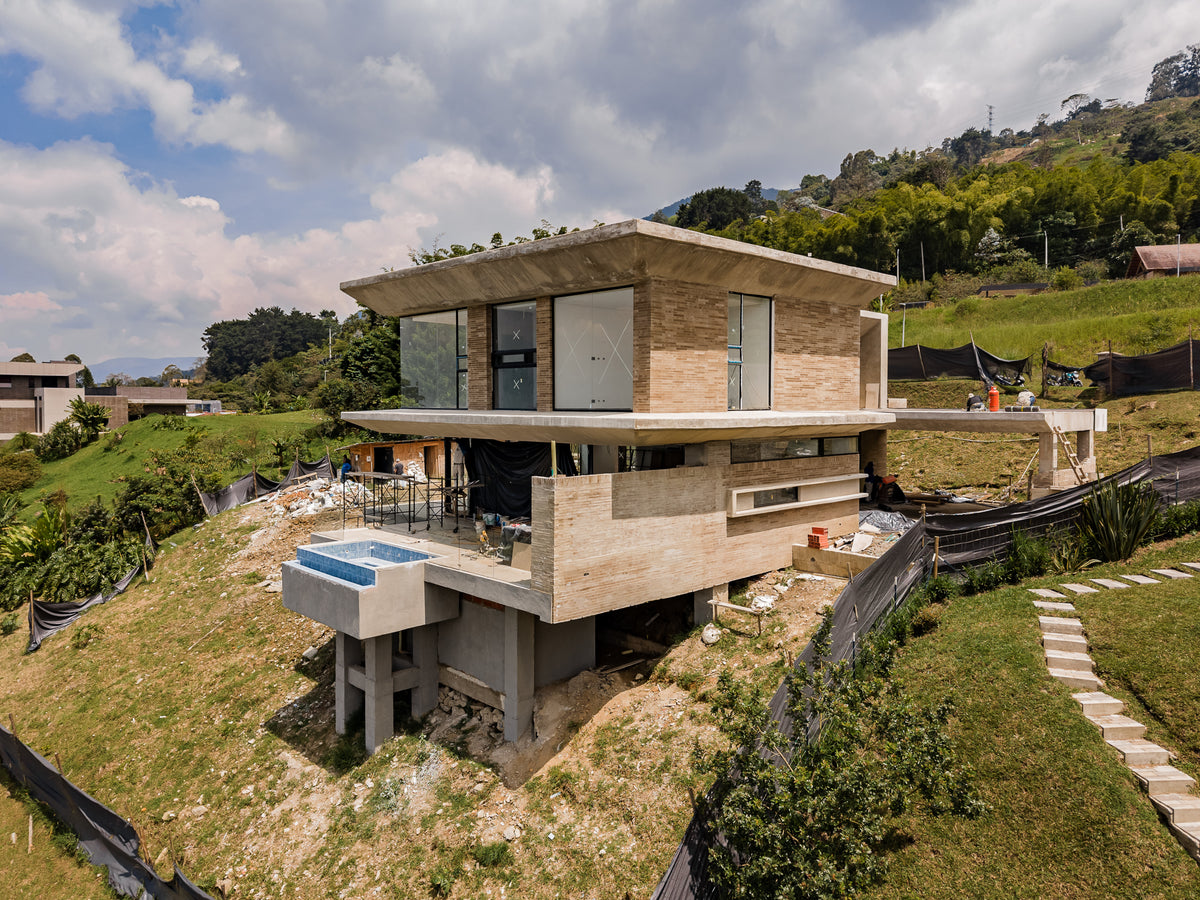 Casa en proceso de construcción (70%)Los Balsos – A 8 Minutos del CC El Tesoro |VENDIDA|