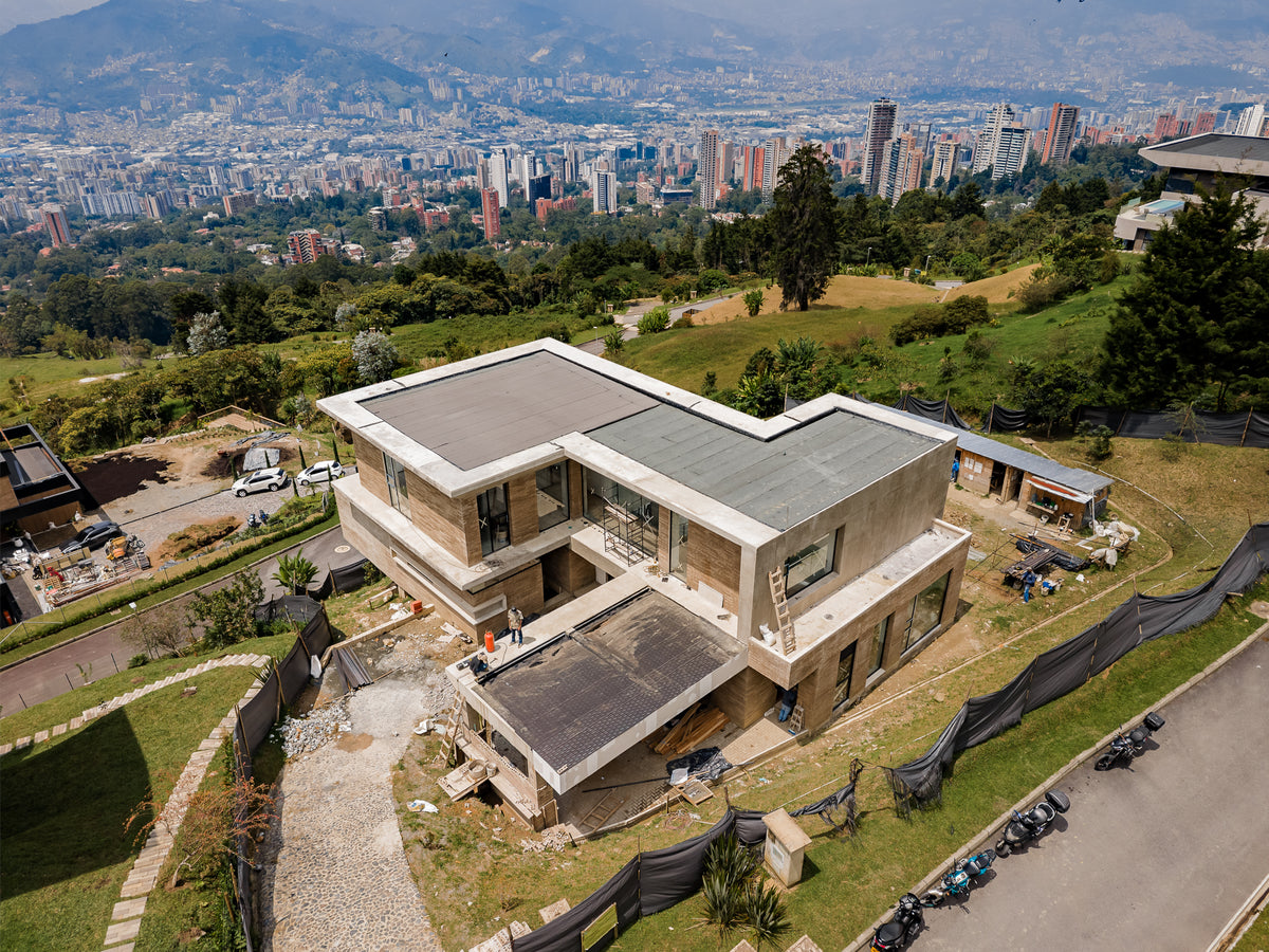 Casa en proceso de construcción (70%)Los Balsos – A 8 Minutos del CC El Tesoro |VENDIDA|