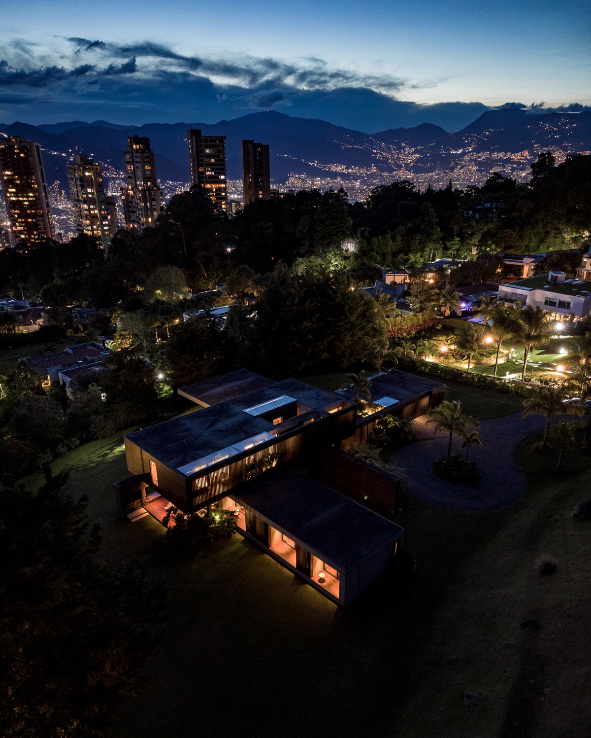 Casa con Lote independiente en Condominio Privado en el Poblado| 8.900 m² de Lote