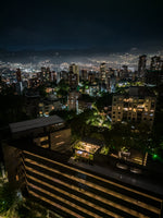 Penthouse con Terraza, Jacuzzi y Vista Natural en El Poblado – A 5 Min de Provenza