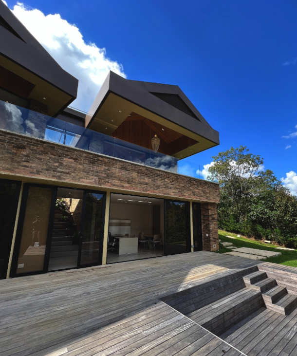 Luxury House in the Alto del Escobero Sector