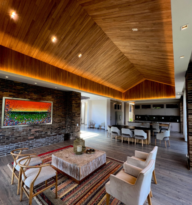 Luxury House in the Alto del Escobero Sector