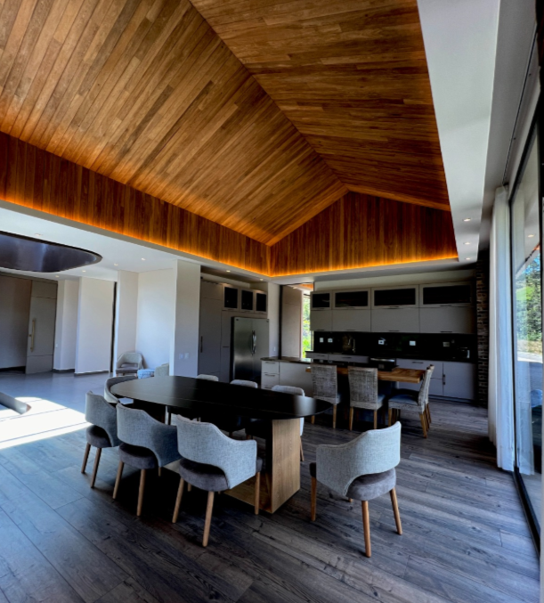 Luxury House in the Alto del Escobero Sector