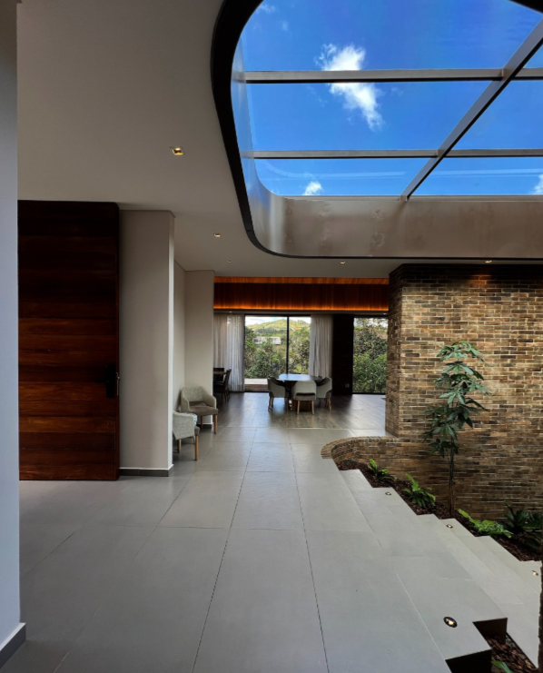 Luxury House in the Alto del Escobero Sector