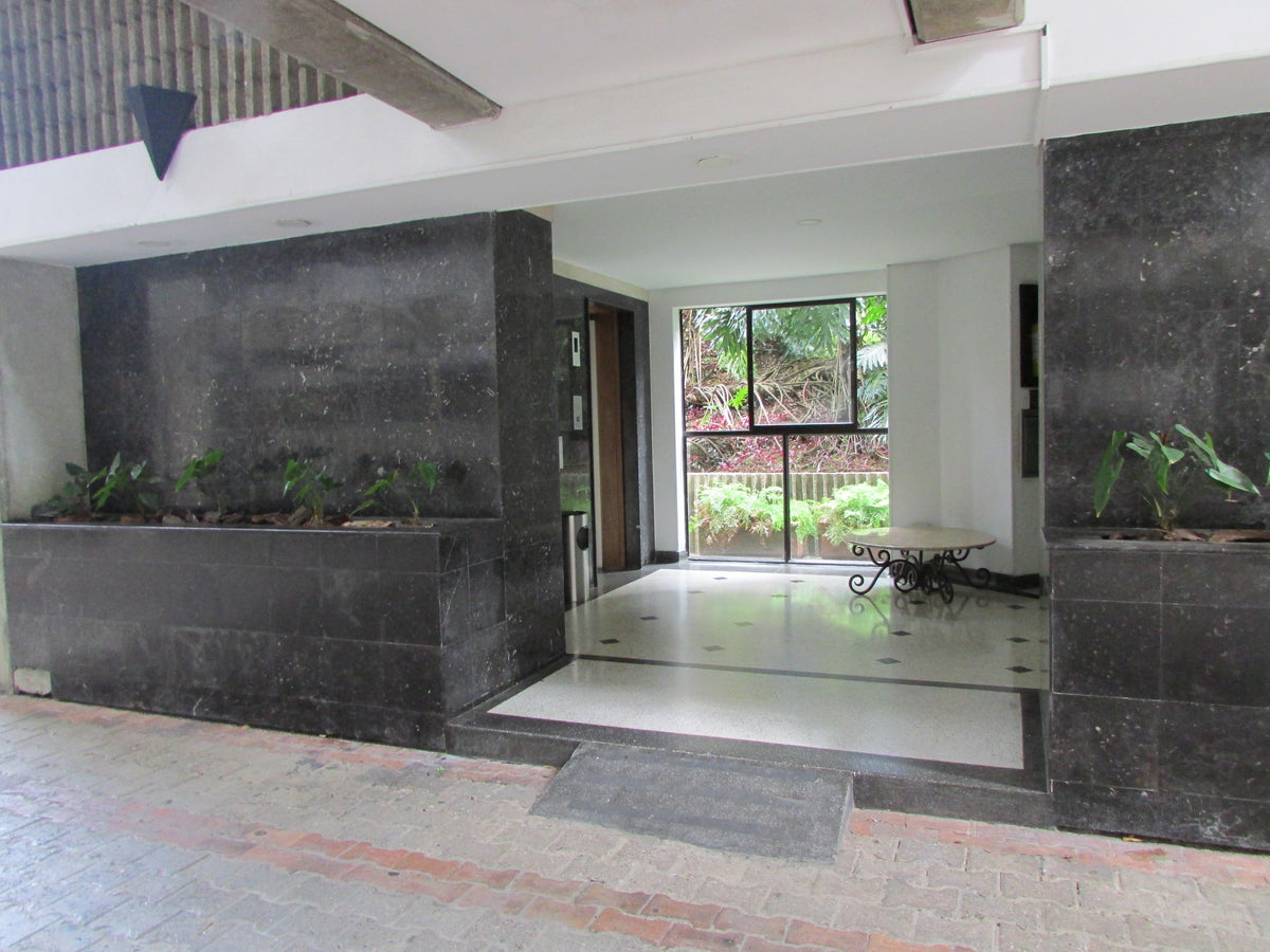 Apartamento con balcón & vista a la ciudad Sector Poblado 3 BR