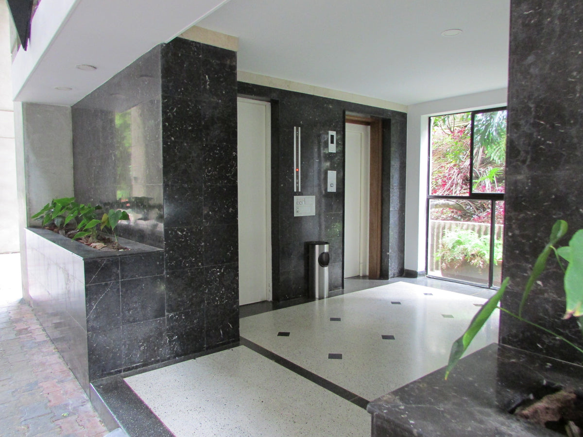 Apartamento con balcón & vista a la ciudad Sector Poblado 3 BR