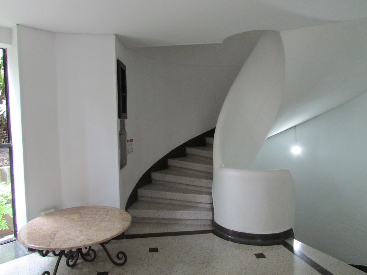 Apartamento con balcón & vista a la ciudad Sector Poblado 3 BR