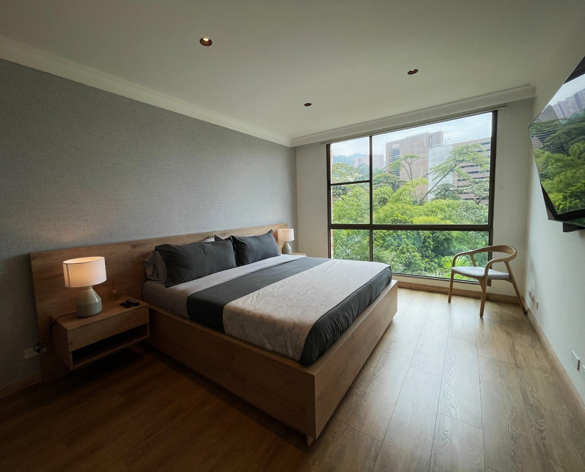 2 BR Apartment in Poblado Alto Sector with Panoramic View + 1 BR Service